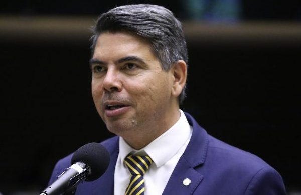 Câmara aprova linha especial de crédito rural para pescadores e aquicultores artesanais Câmara aprova linha especial de crédito rural para pescadores e aquicultores artesanais