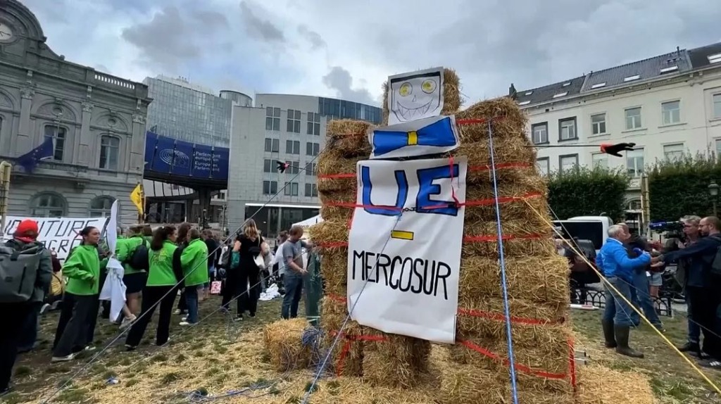 Bruxelas volta a ser palco de protestos contra o Acordo Mercosul–União Europeia Bruxelas volta a ser palco de protestos contra o Acordo Mercosul–União Europeia