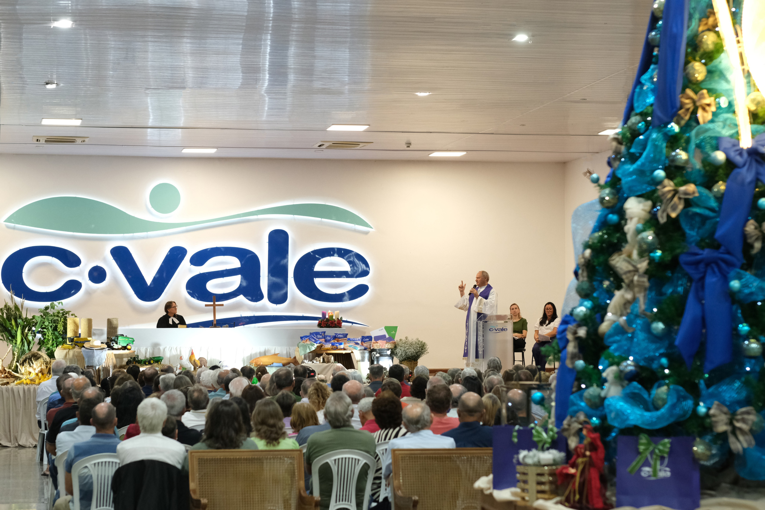 Confraternização de lideranças da C.Vale reúne cooperados em Palotina (PR) Confraternização de lideranças da C.Vale reúne cooperados em Palotina (PR)