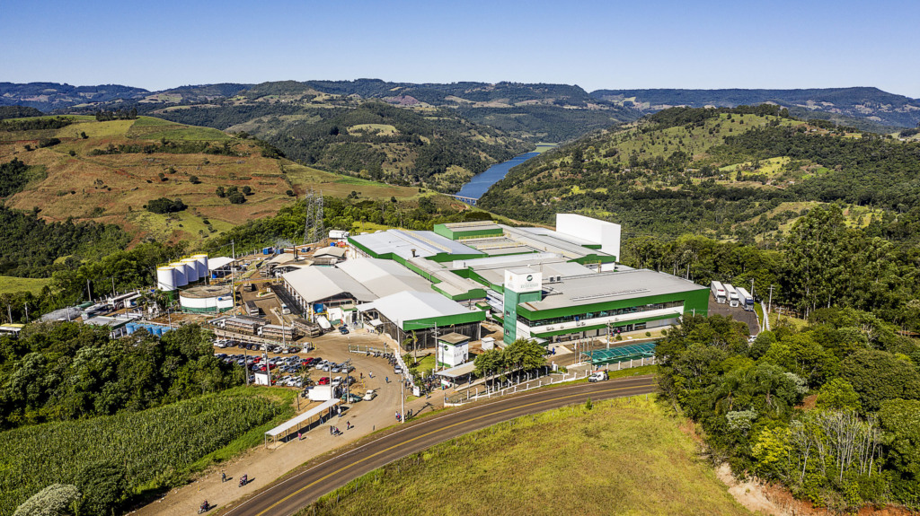 Ecofrigo exporta para a Malásia e reforça operação de 6.500 suínos/dia com faturamento acima de R$ 1 bilhão do Grupo Bugio Ecofrigo exporta para a Malásia e reforça operação de 6.500 suínos/dia com faturamento acima de R$ 1 bilhão do Grupo Bugio