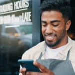 Por que celulares são proibidos em áreas de manipulação de alimentos? Entenda Por que celulares são proibidos em áreas de manipulação de alimentos? Entenda