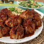 Trouxinhas de porco com arroz de forno: Confira o passo a passo completo dessa receita Trouxinhas de porco com arroz de forno: Confira o passo a passo completo dessa receita