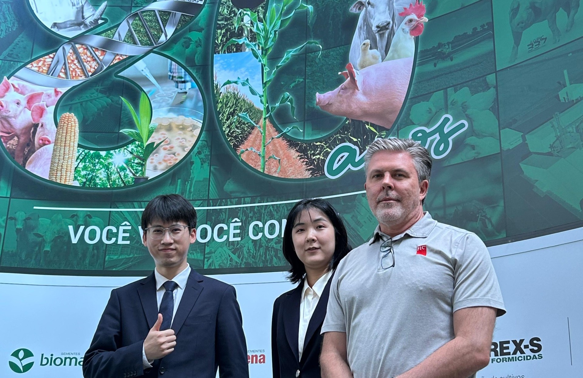 Executivos da Muyuan Foods avaliam cenário da suinocultura brasileira em visita à Agroceres PIC Executivos da Muyuan Foods avaliam cenário da suinocultura brasileira em visita à Agroceres PIC
