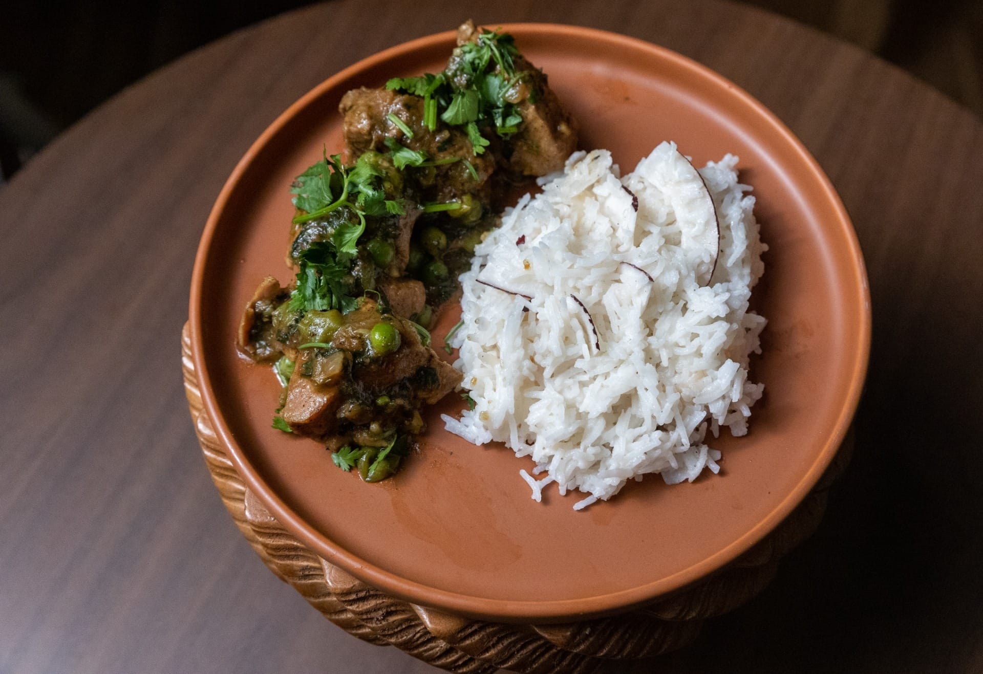 Aprenda a fazer um delicioso curry de porco com arroz de coco Aprenda a fazer um delicioso curry de porco com arroz de coco