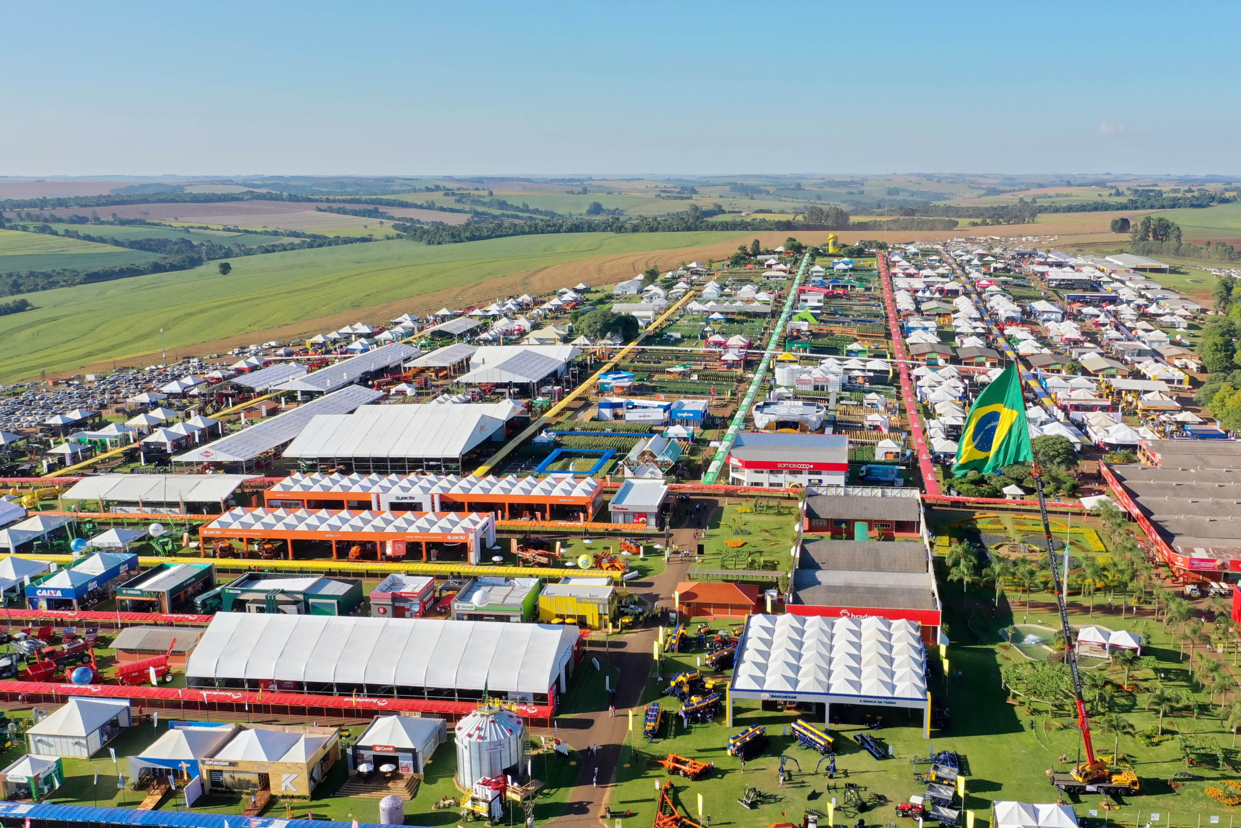Segundo dia do Show Rural Coopavel 2026 reúne 98.336 visitantes e amplia debates estratégicos do agro